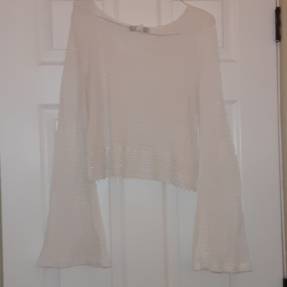 White  bell sleeves knitted blouse